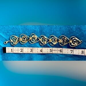 Vintage Gold Tone Spiral Heart 8” bracelet